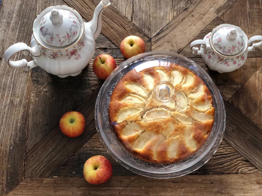 La mia torta di mele autunnale con soli 4 ingredienti: profumata, soffice e dorata come mai prima!